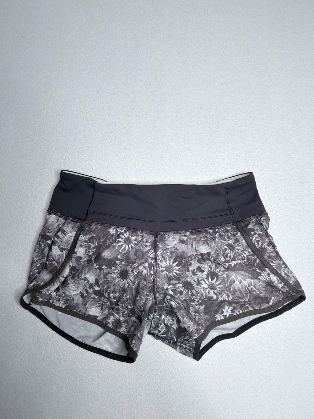 Lululemon Run Times Short *4-way stretch•
Flowabunga Black Angel Wing / Black - Picture 3 of 13